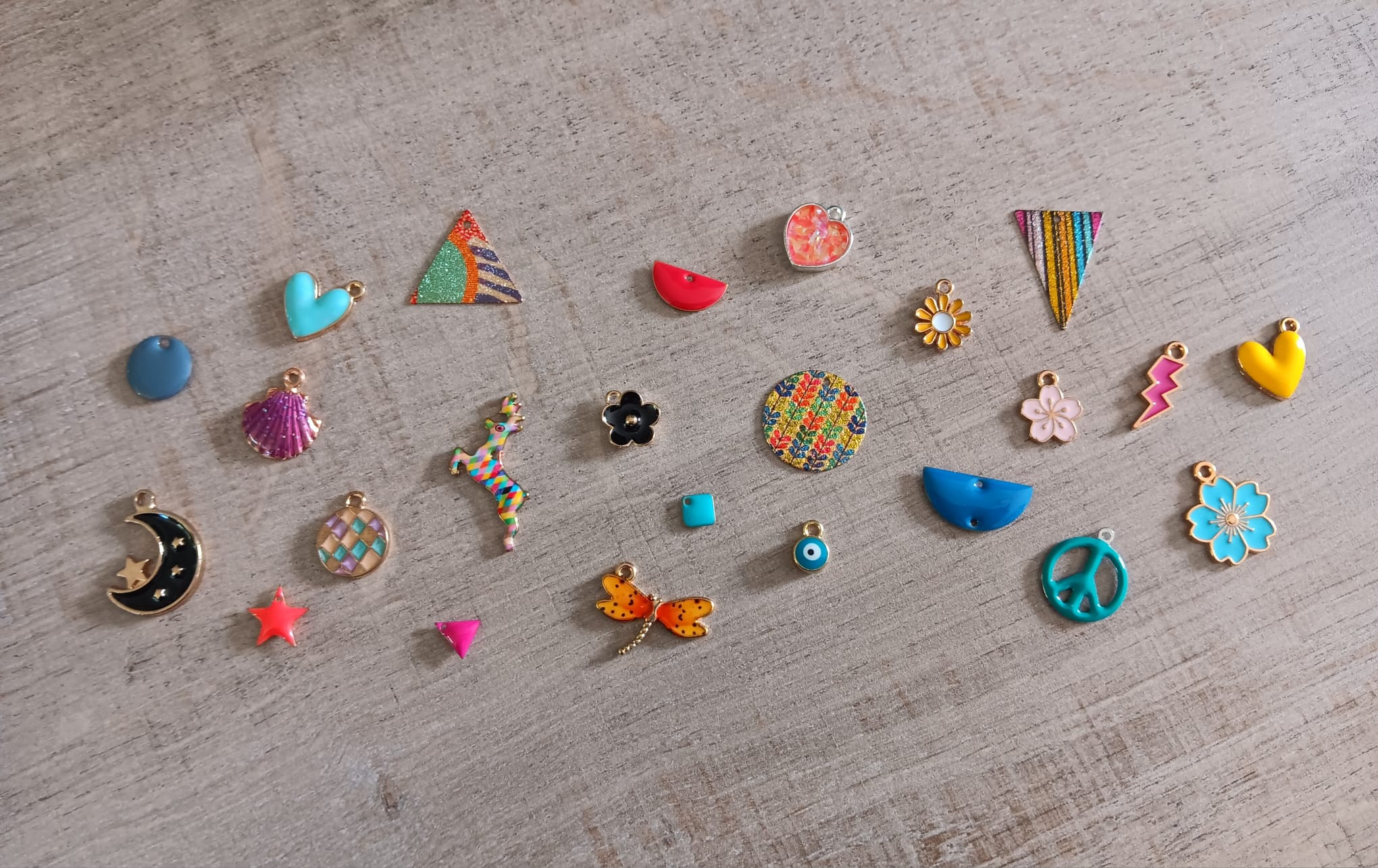 Breloques pour bracelets : personnalisez vos créations avec style et originalité