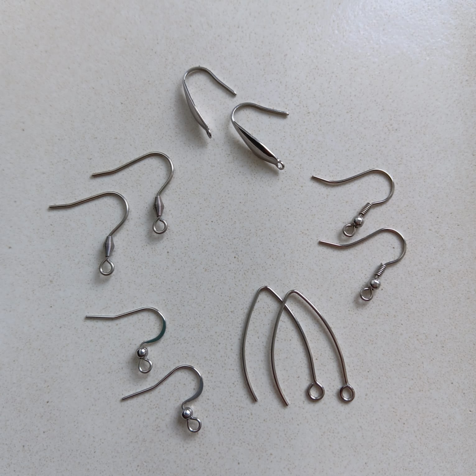 Les crochets d’oreilles : élégance et légèreté pour vos créations DIY