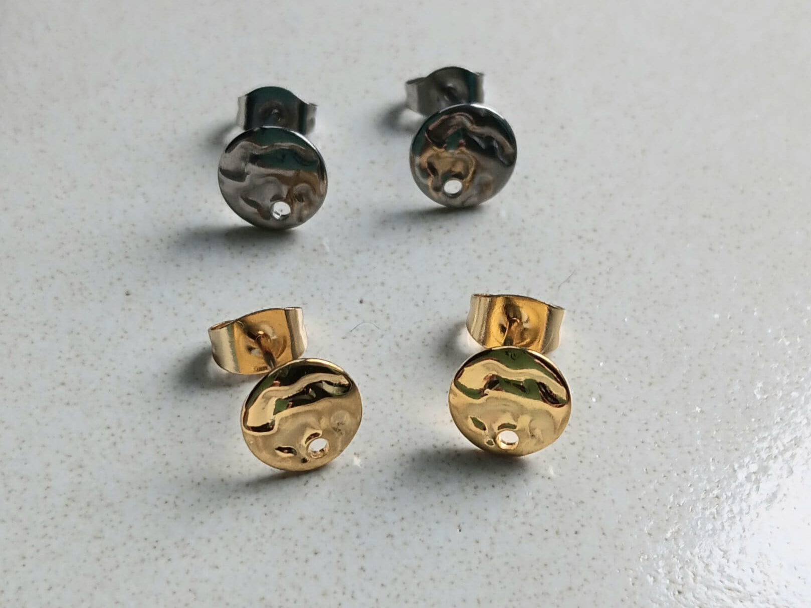 Clous d’oreilles : tout savoir sur ces indispensables supports bijoux