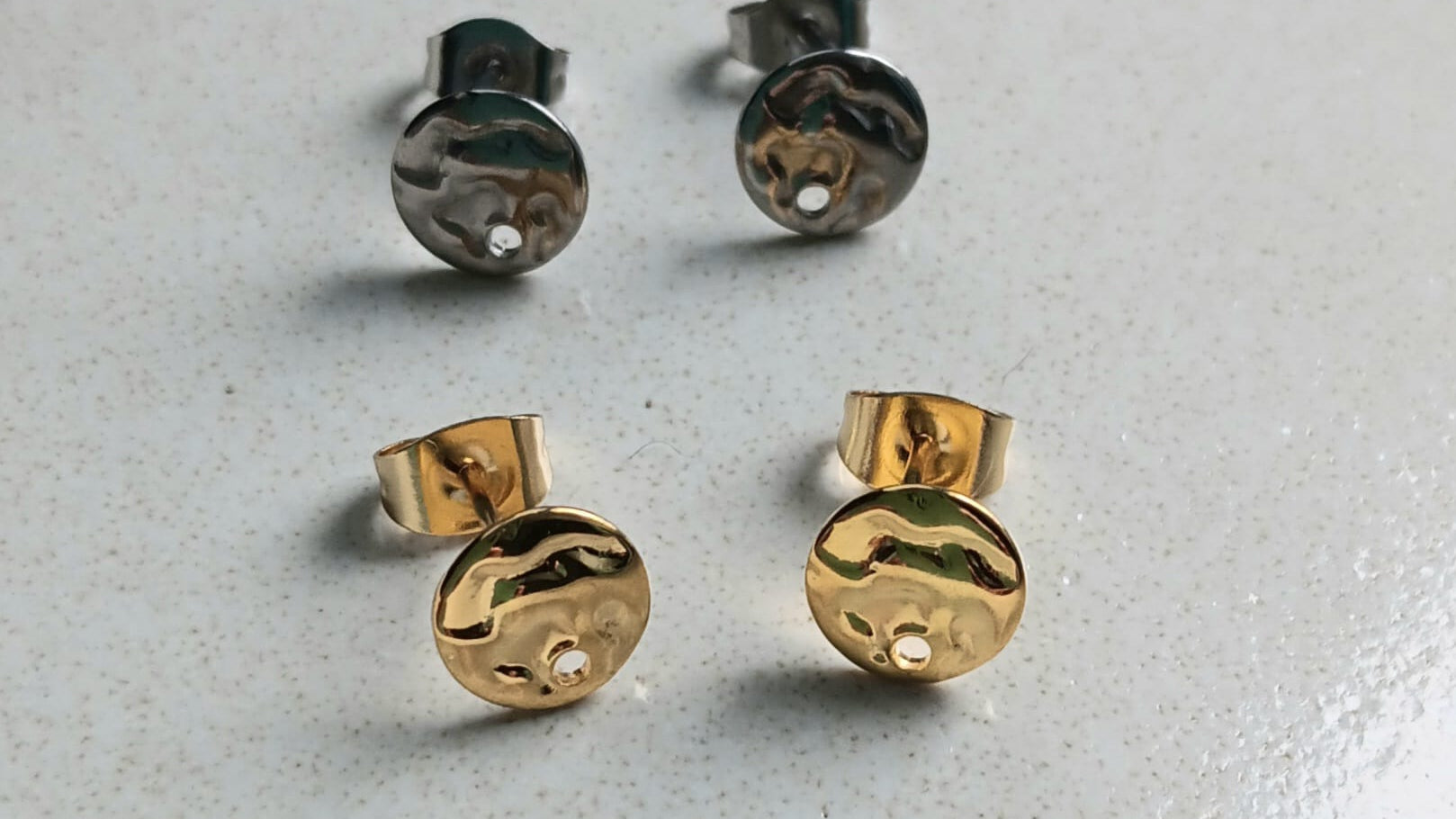 Clous d’oreilles : tout savoir sur ces indispensables supports bijoux