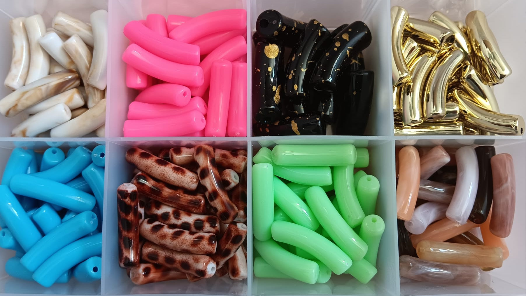 Les perles tubes incurvées : Tout savoir sur cet apprêt créatif