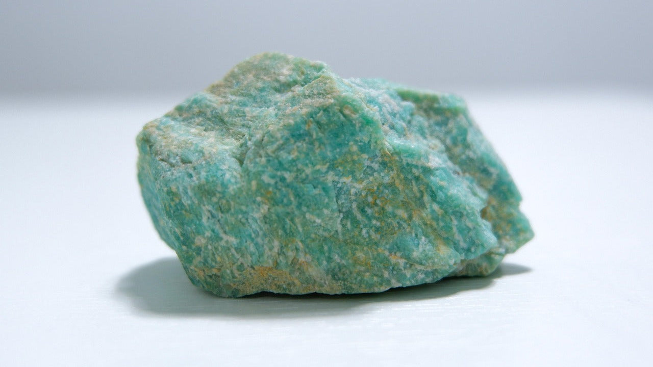 Amazonite : la pierre naturelle aux vertus apaisantes et élégantes