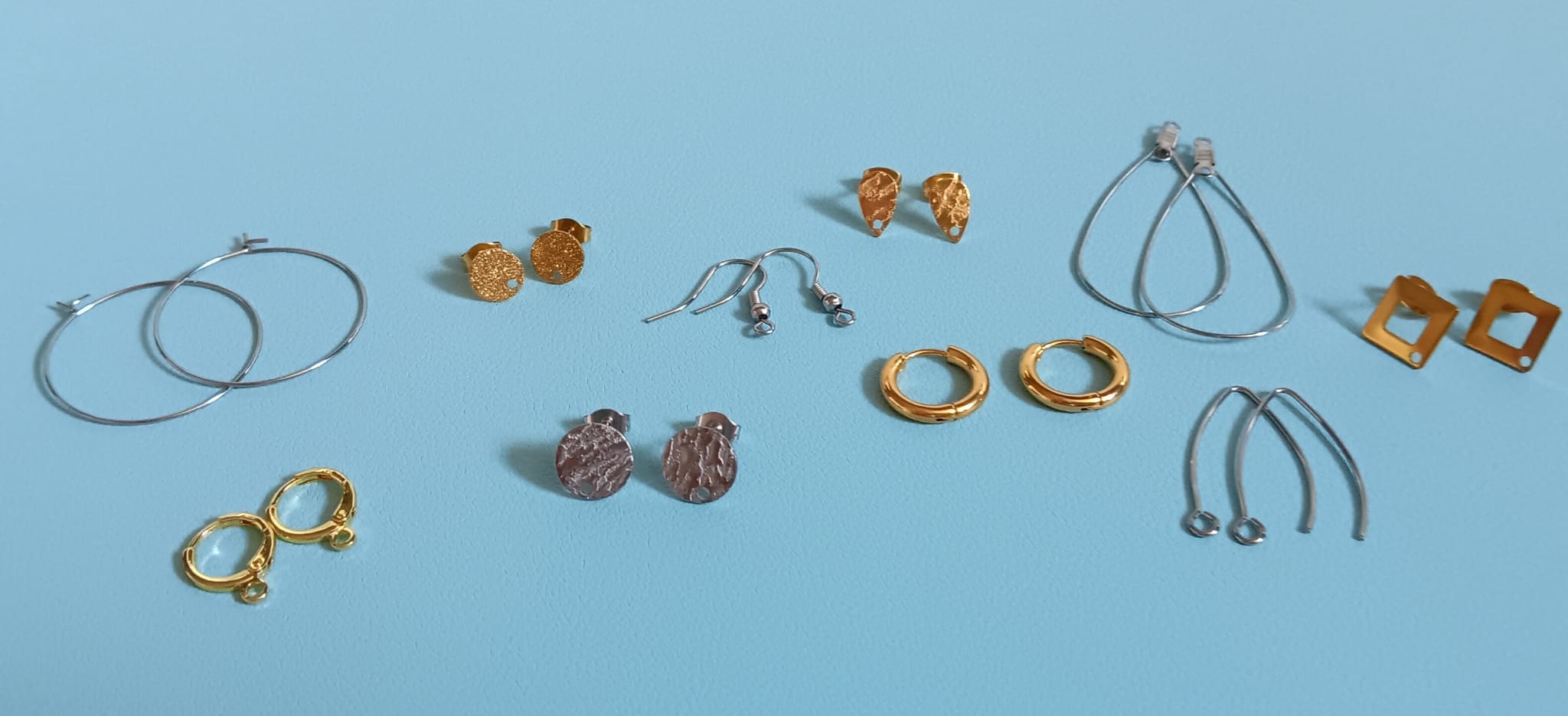 Supports boucles d’oreilles : guide complet pour bien choisir vos bases de création