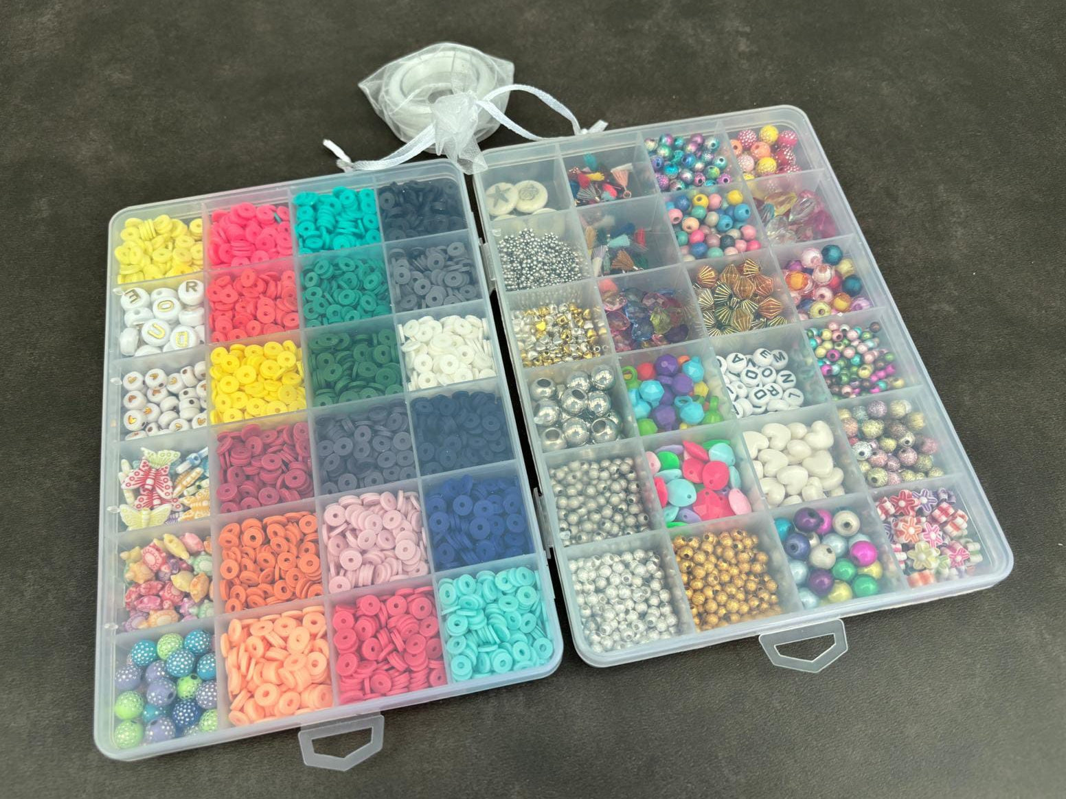 Quels bijoux faire avec les enfants pendant les vacances ? Idées simples, jolies et sans dander