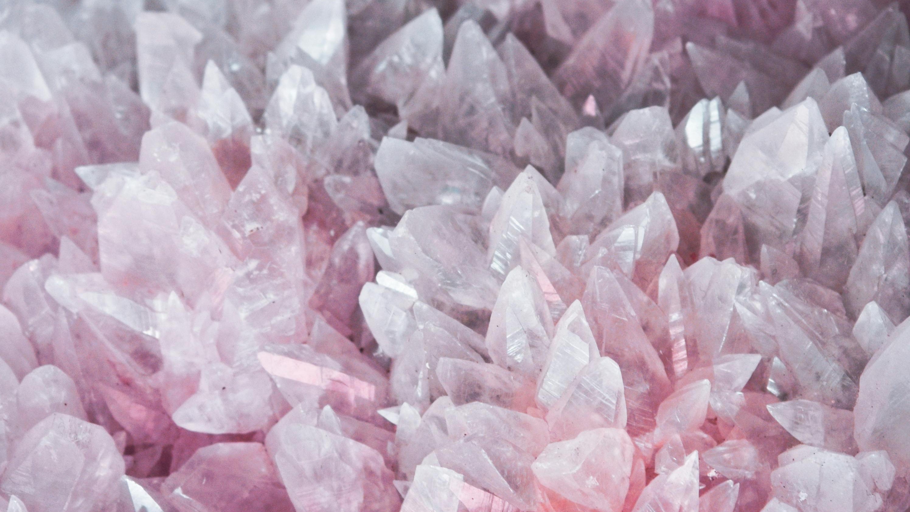 Quartz rose : signification, vertus et idées créatives pour vos bijoux DIY
