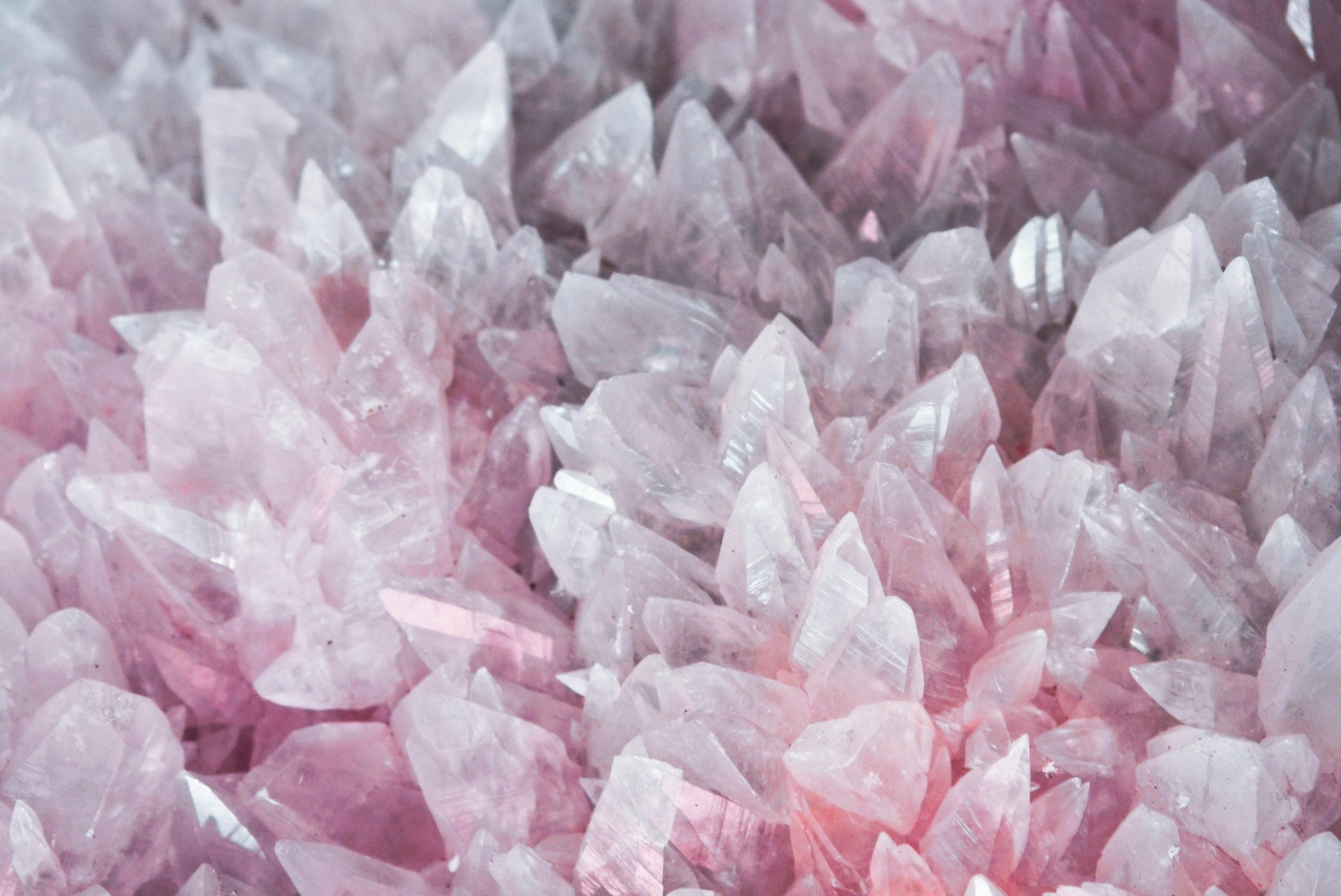 Quartz rose : signification, vertus et idées créatives pour vos bijoux DIY