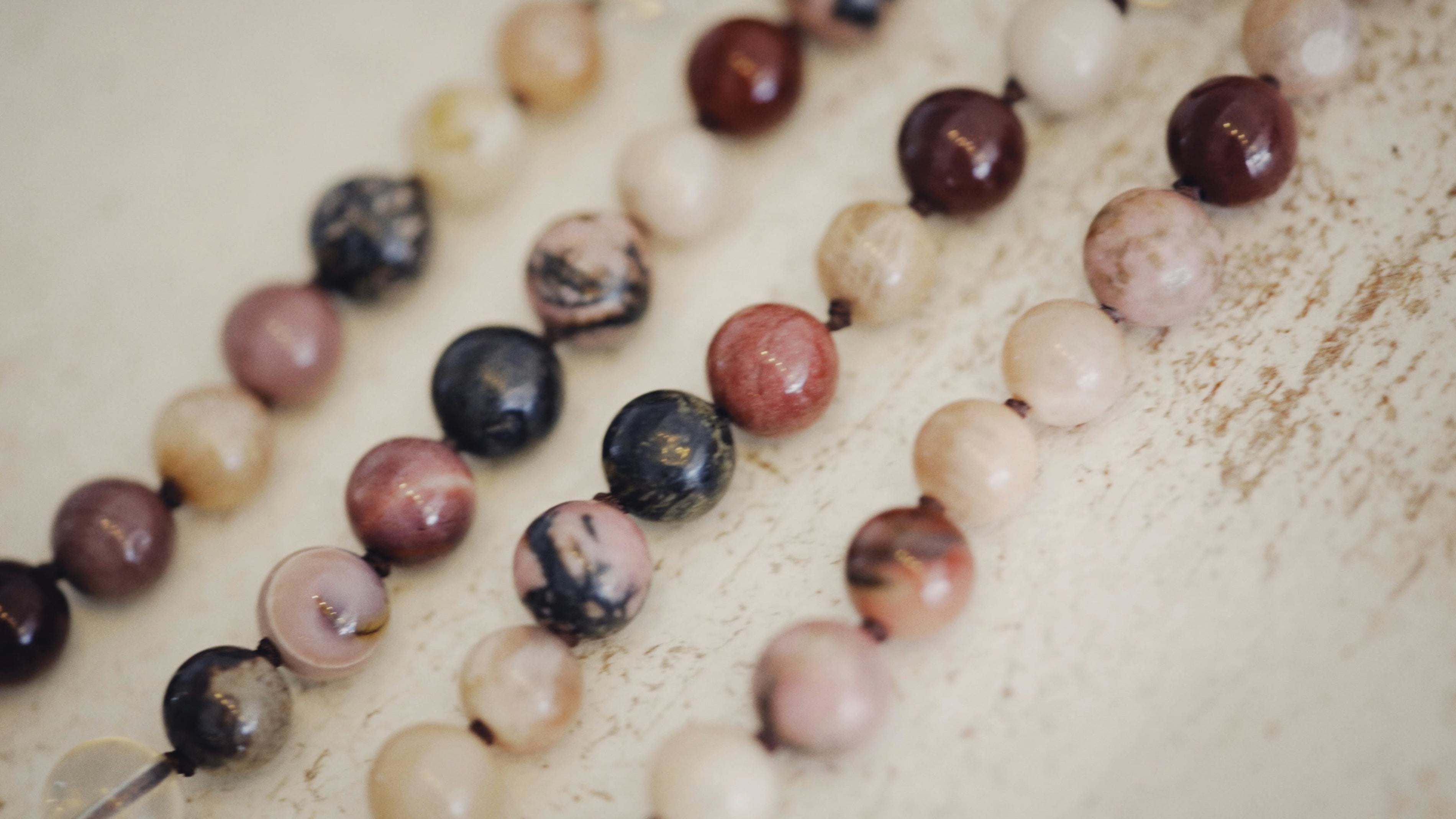 Quelle pierre naturelle choisir pour un bracelet DIY ?
