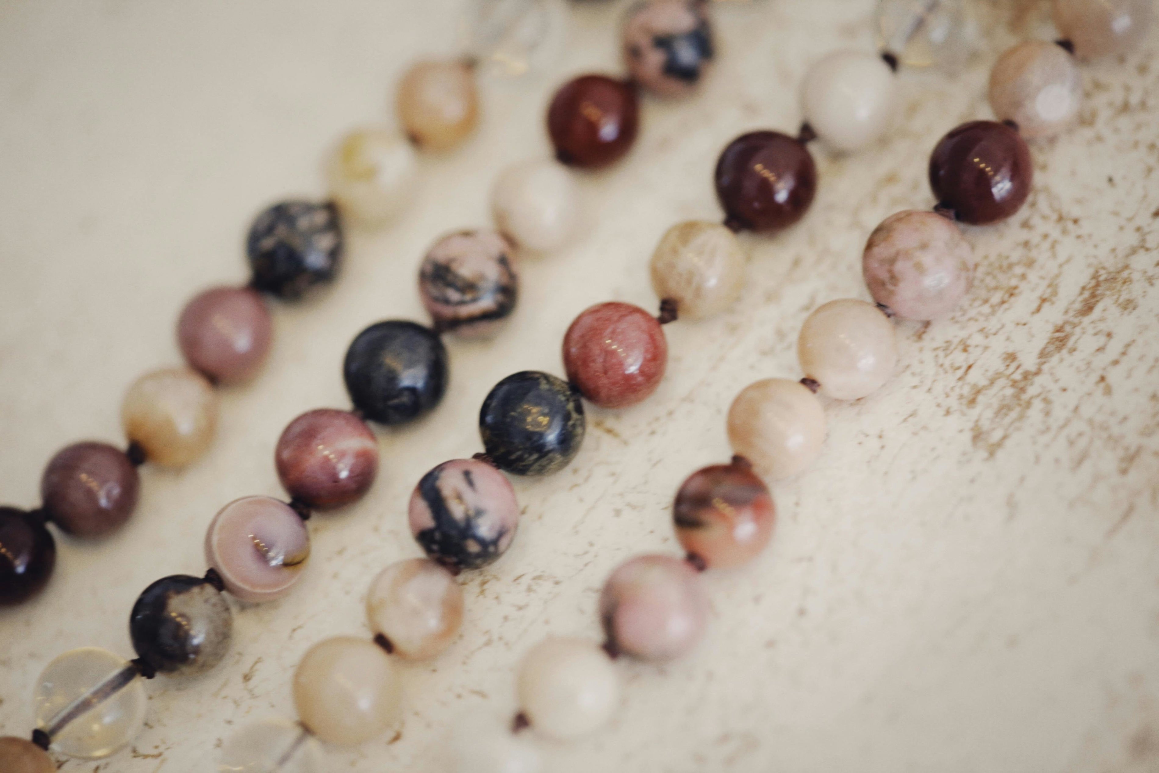 Quelle pierre naturelle choisir pour un bracelet DIY ?