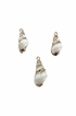 3 breloques coquillages spirale dorées fond blanc