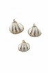 3 breloques coquilles Saint-Jacques dorées fond blanc