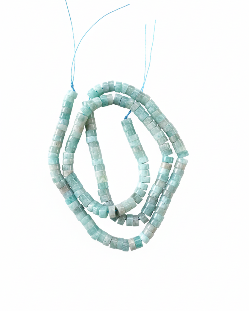 Perles heishi amazonite fond blanc