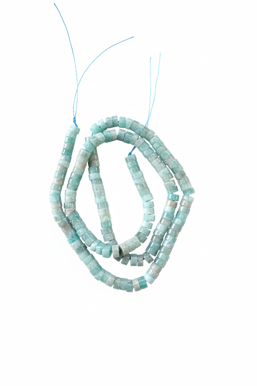 Perles heishi amazonite fond blanc