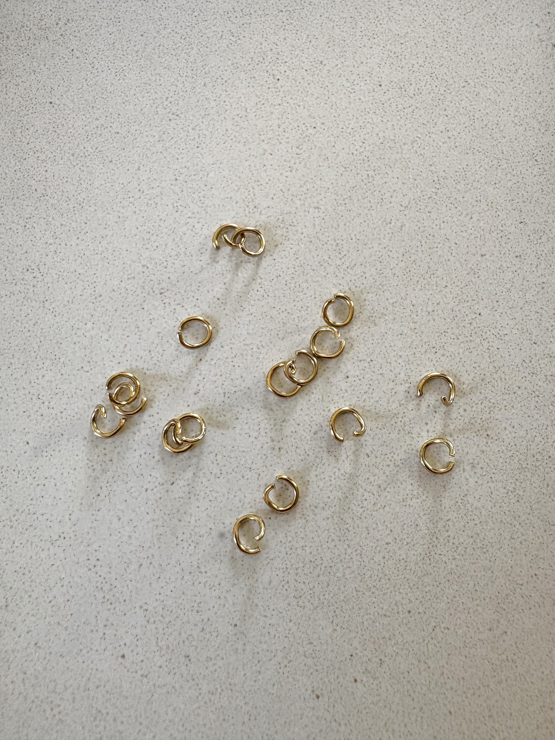 perlesetcreationbijoux - anneaux de jonction ouverts en acier inoxydable 304 doré PVD 18K de 5x0,8 mm