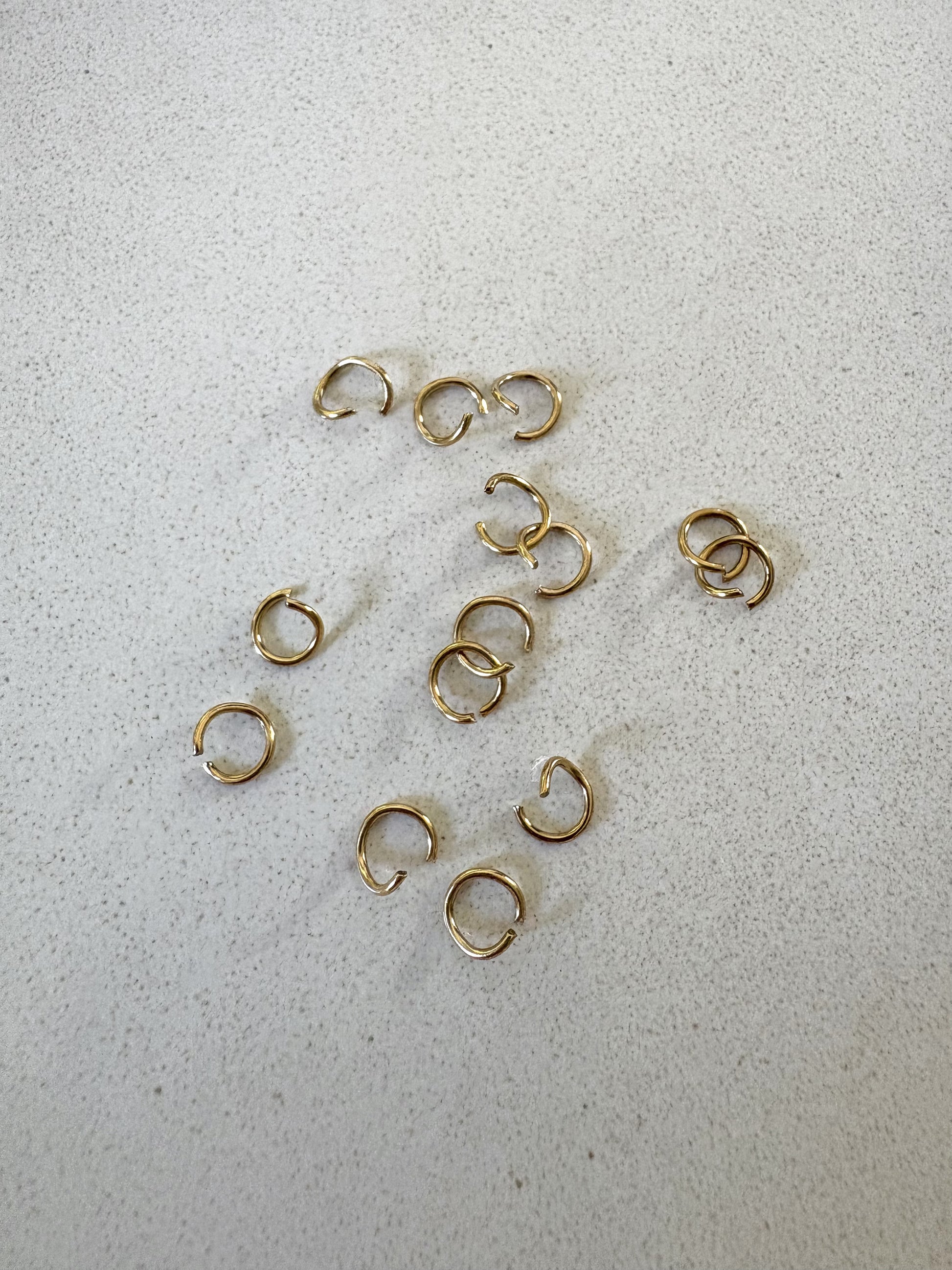 perlesetcreationbijoux - anneaux de jonction ouverts en acier inoxydable 304 doré PVD 18K de 6x0,8 mm