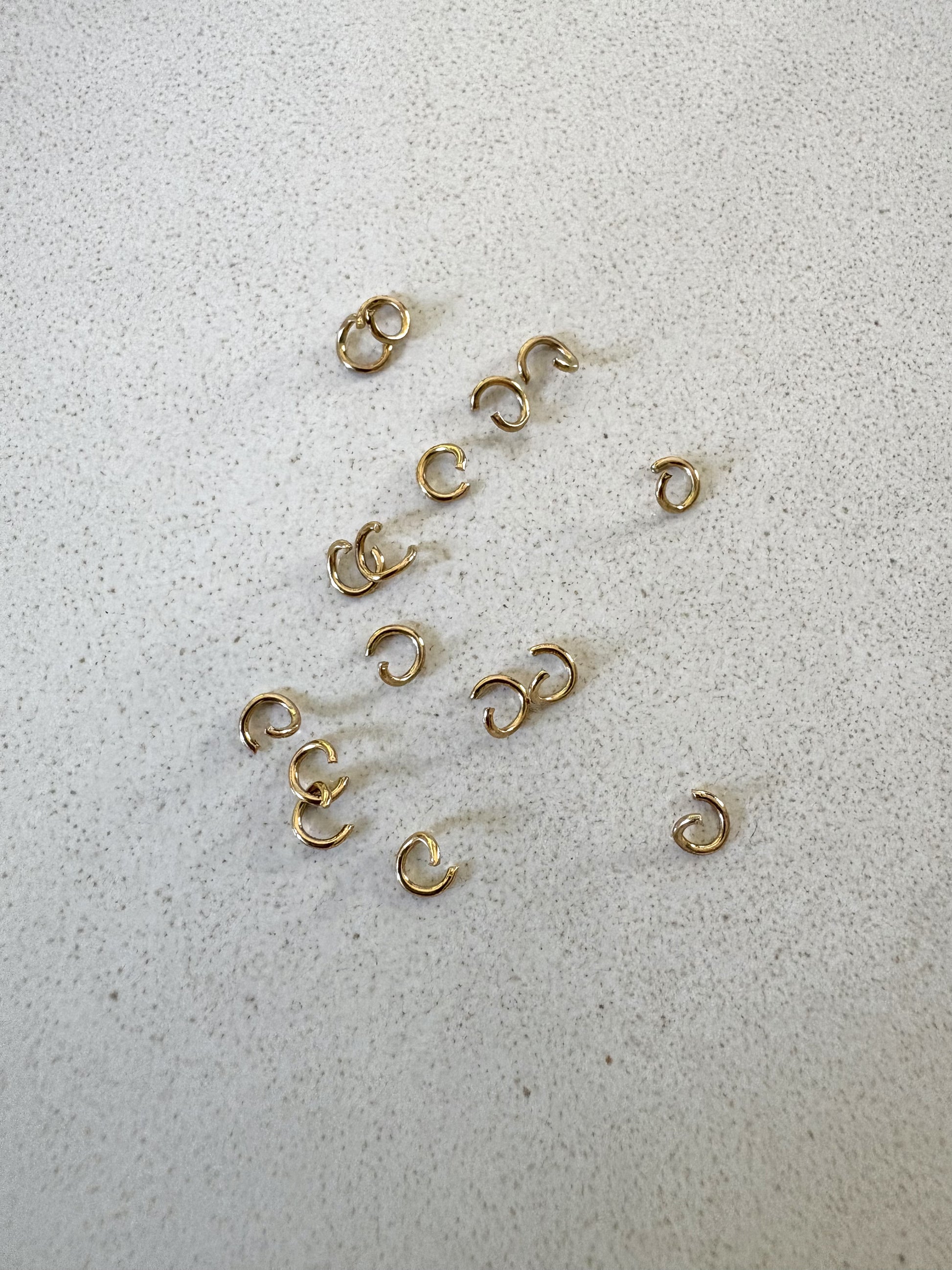 perlesetcreationbijoux - anneaux de jonction ouverts en acier inoxydable 304 doré PVD 18K de 4x0,7 mm