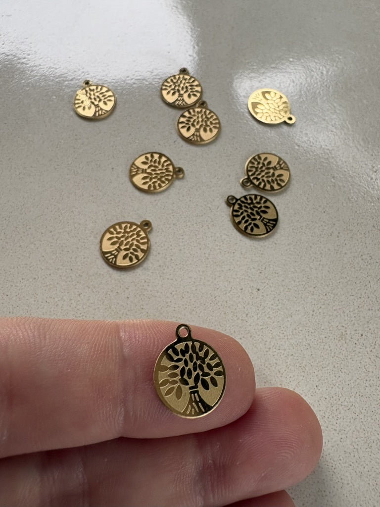perlesetcreationbijoux - breloques ronde arbre de vie en acier inoxydable doré PVD de 13x11 mm