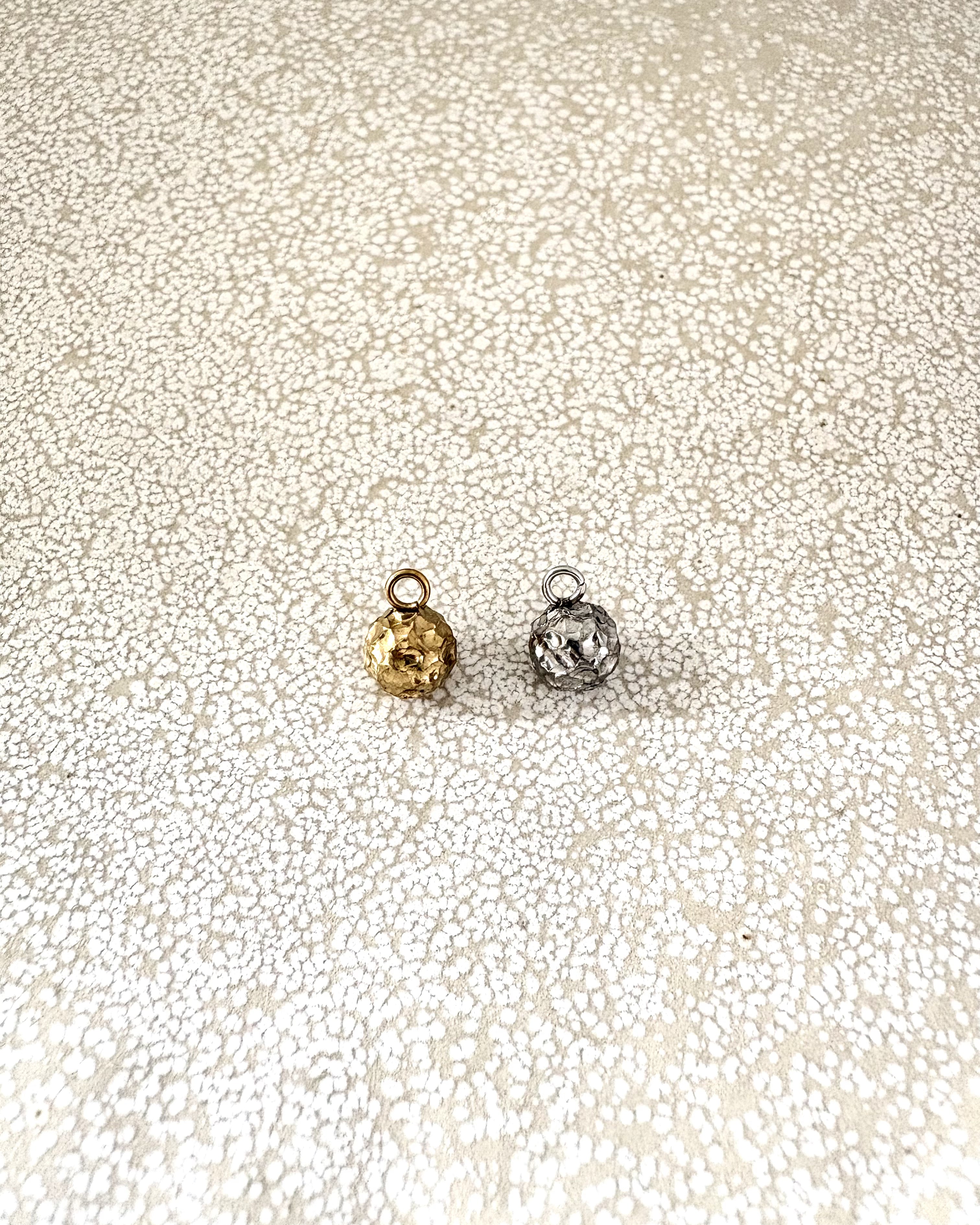 perlesetcreationbijoux - breloques boule texturée en acier inoxydable doré PVD et argenté de 9x6 mm