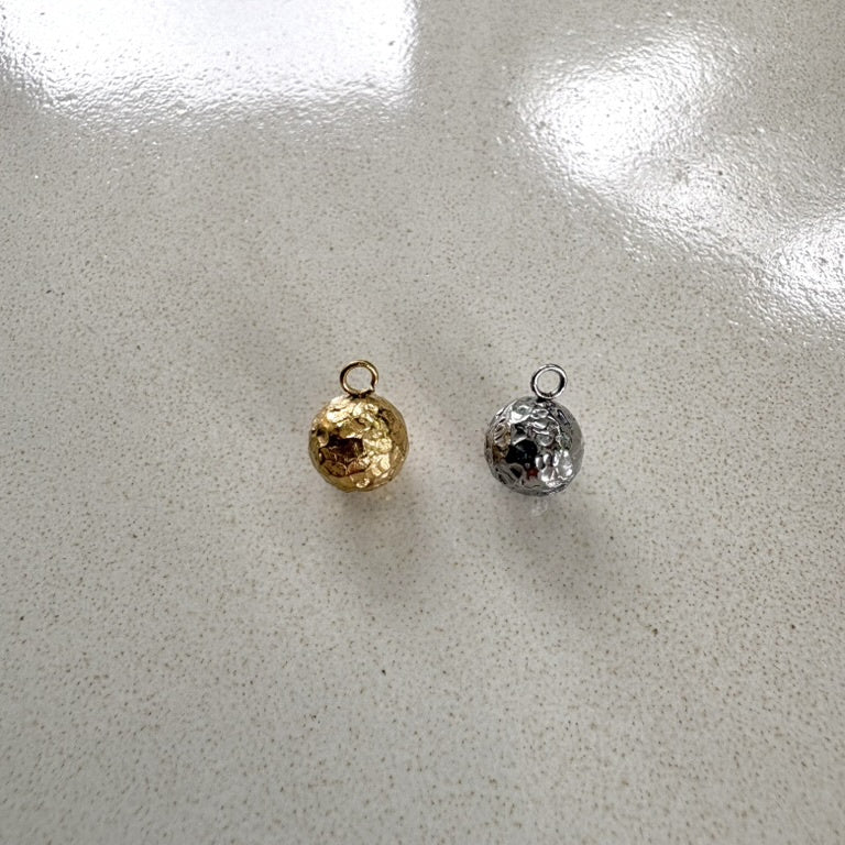perlesetcreationbijoux - breloques boule texturée en acier inoxydable doré PVD et argenté de 11x8 mm