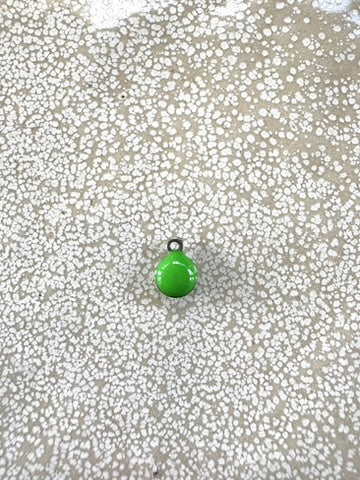 perlesetcreationbijoux - breloque boule émaillée verte base en acier inoxydable 304 argenté de 8x6 mm