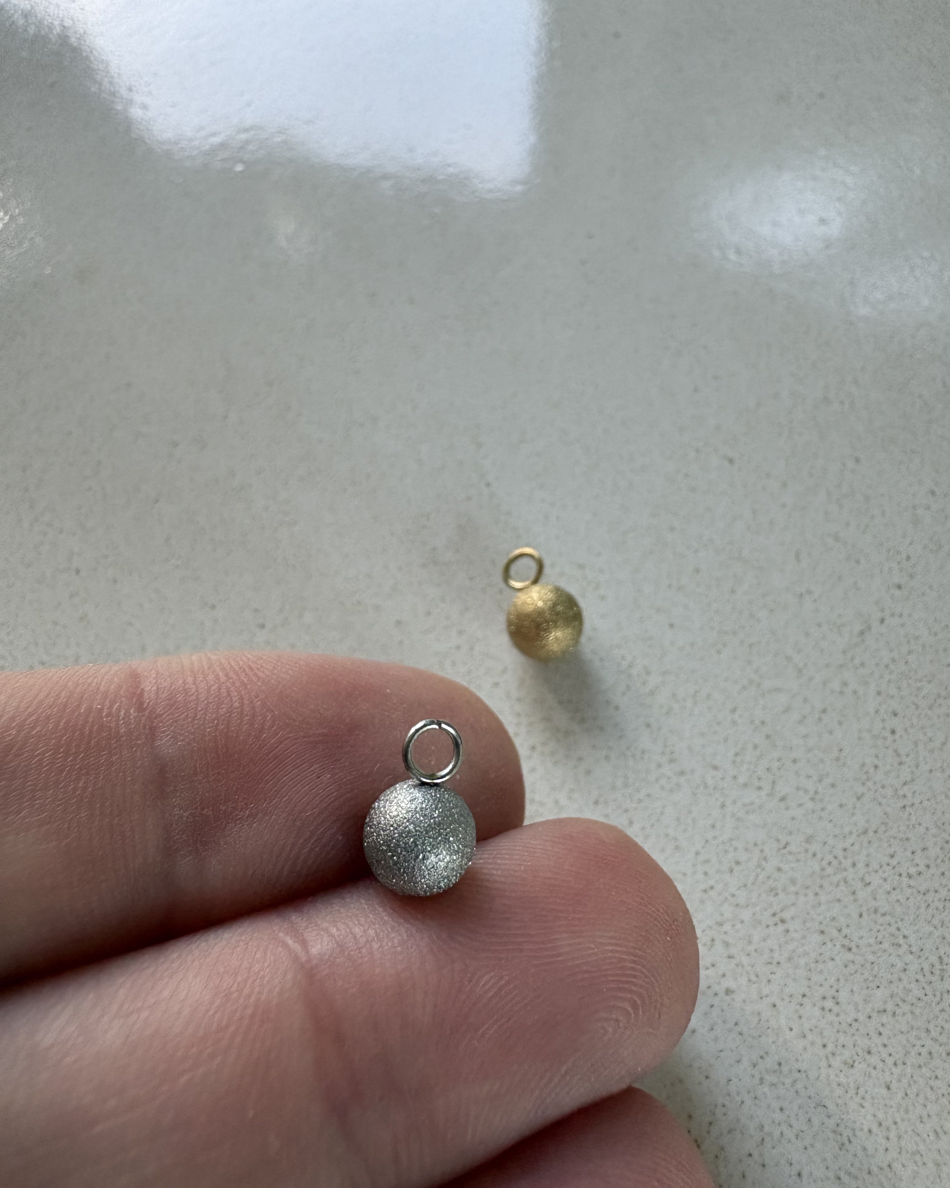 perlesetcreationbijoux - breloques boules pailletées acier inox 6 mm argenté ou doré