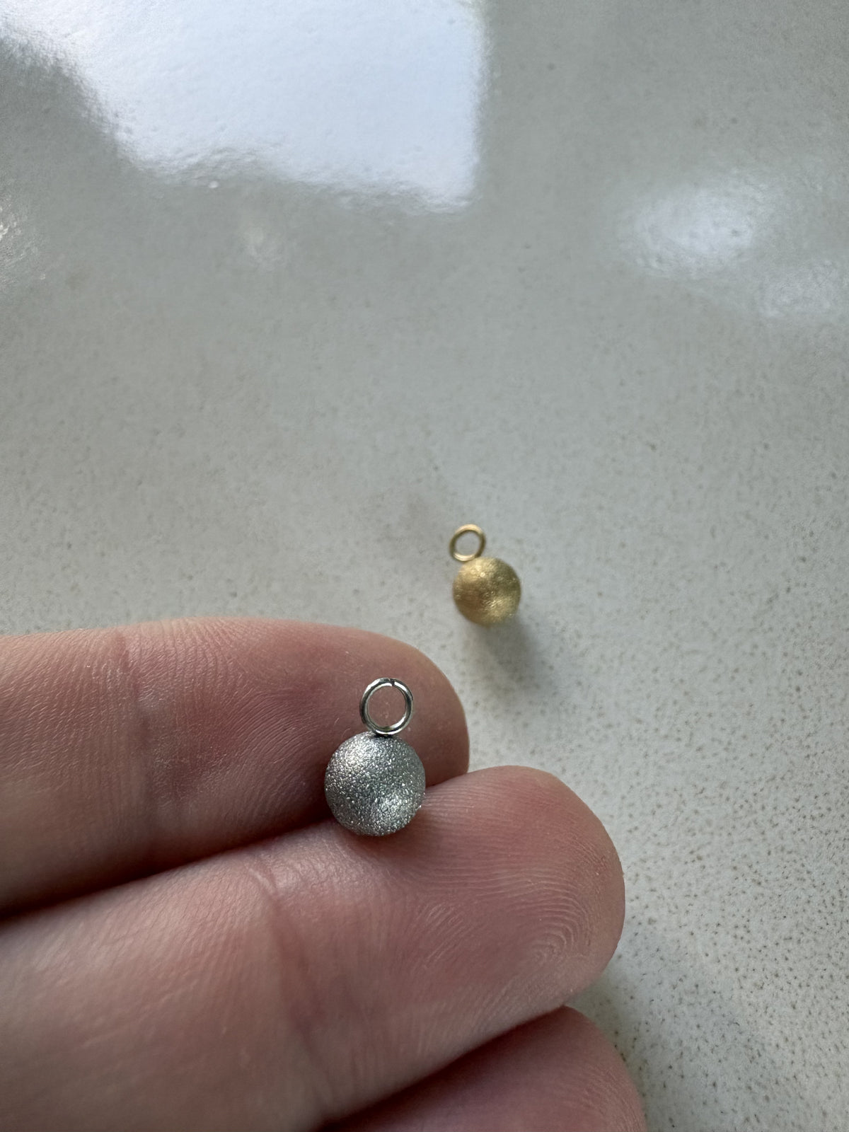 perlesetcreationbijoux - breloques boules pailletées acier inox 6 mm argenté ou doré