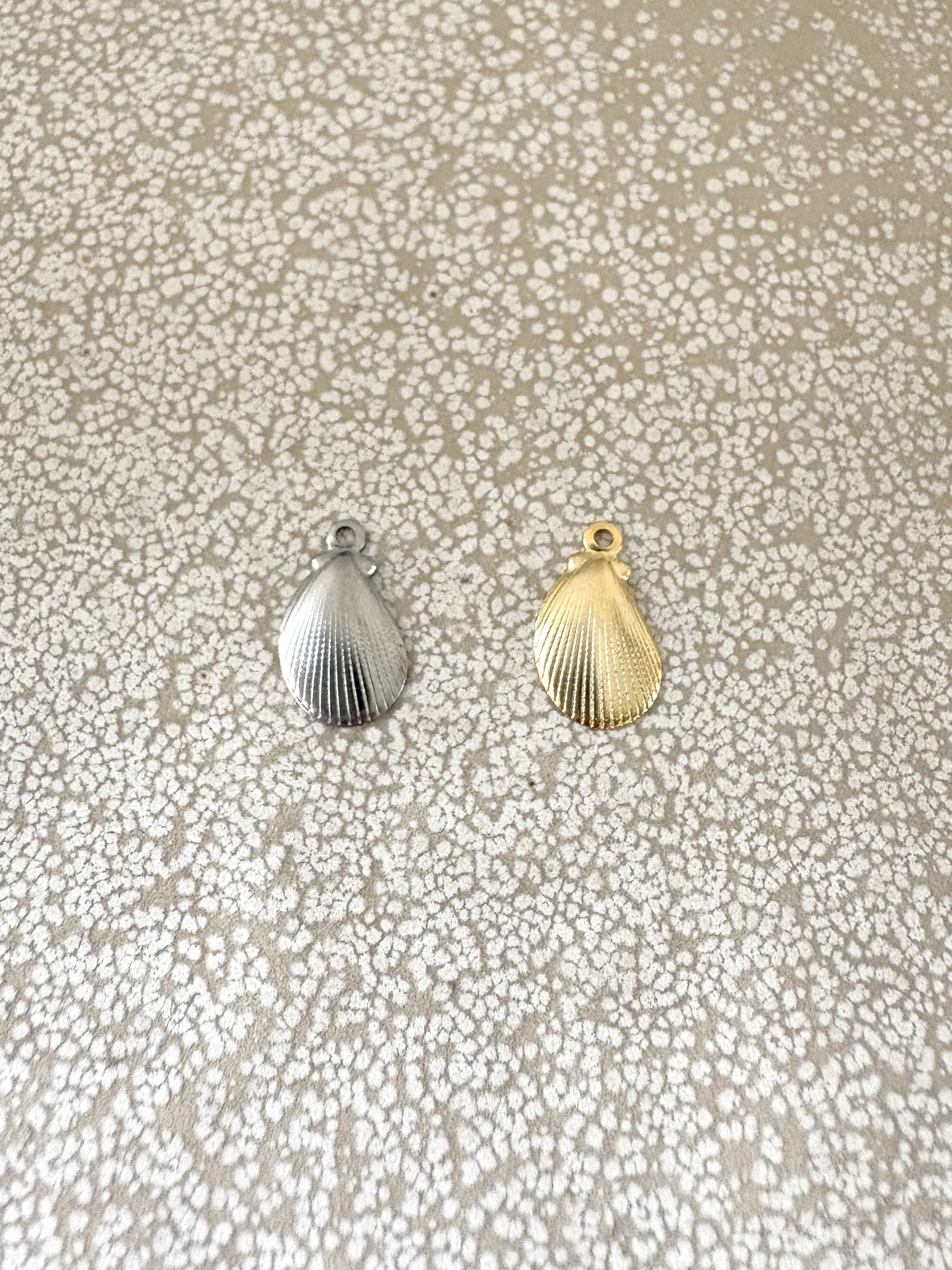 perlesetcreationbijoux - breloque coquillage en acier inoxydable argenté et doré de 12x7 mm