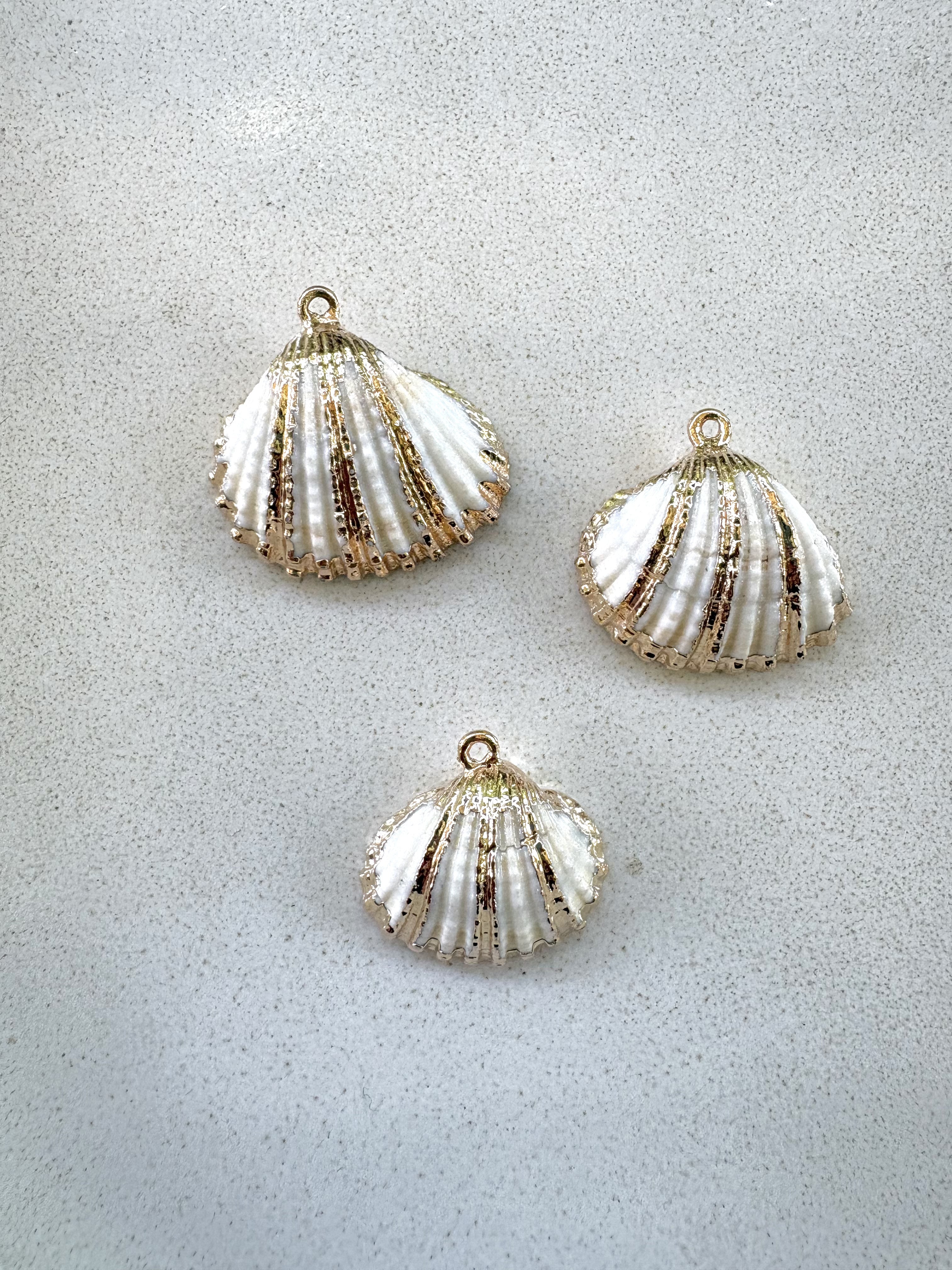 perlesetcreationbijoux - pendentifs coquillages naturels dorés