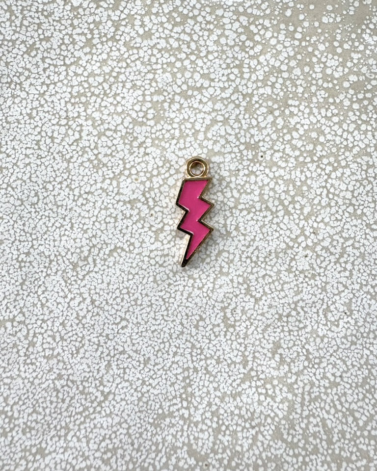 perlesetcreationbijoux - breloque éclair émaillé base en métal dore de 20x7 mm rose fuchsia