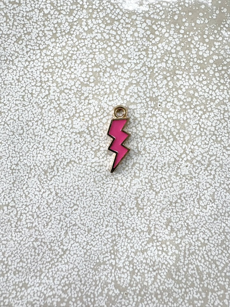 perlesetcreationbijoux - breloque éclair émaillé base en métal dore de 20x7 mm rose fuchsia