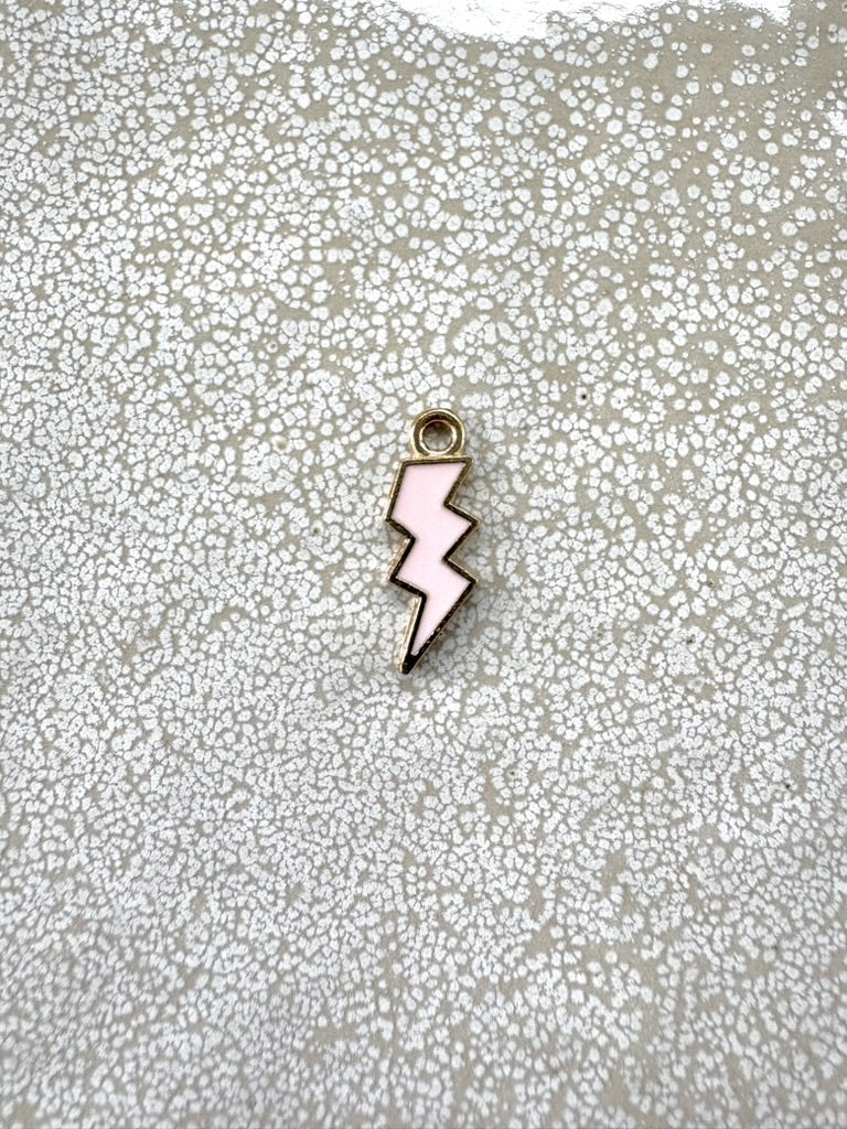 perlesetcreationbijoux - breloque éclair émaillé base en métal dore de 20x7 mm rose