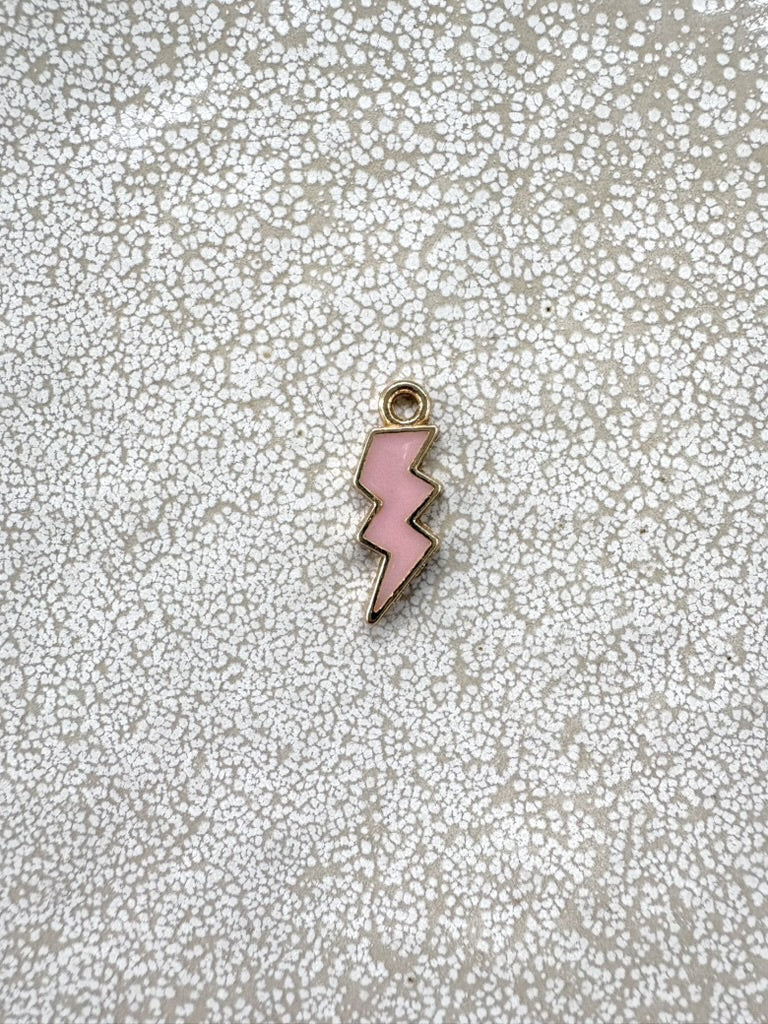 perlesetcreationbijoux - breloque éclair émaillé base en métal dore de 20x7 mm rose