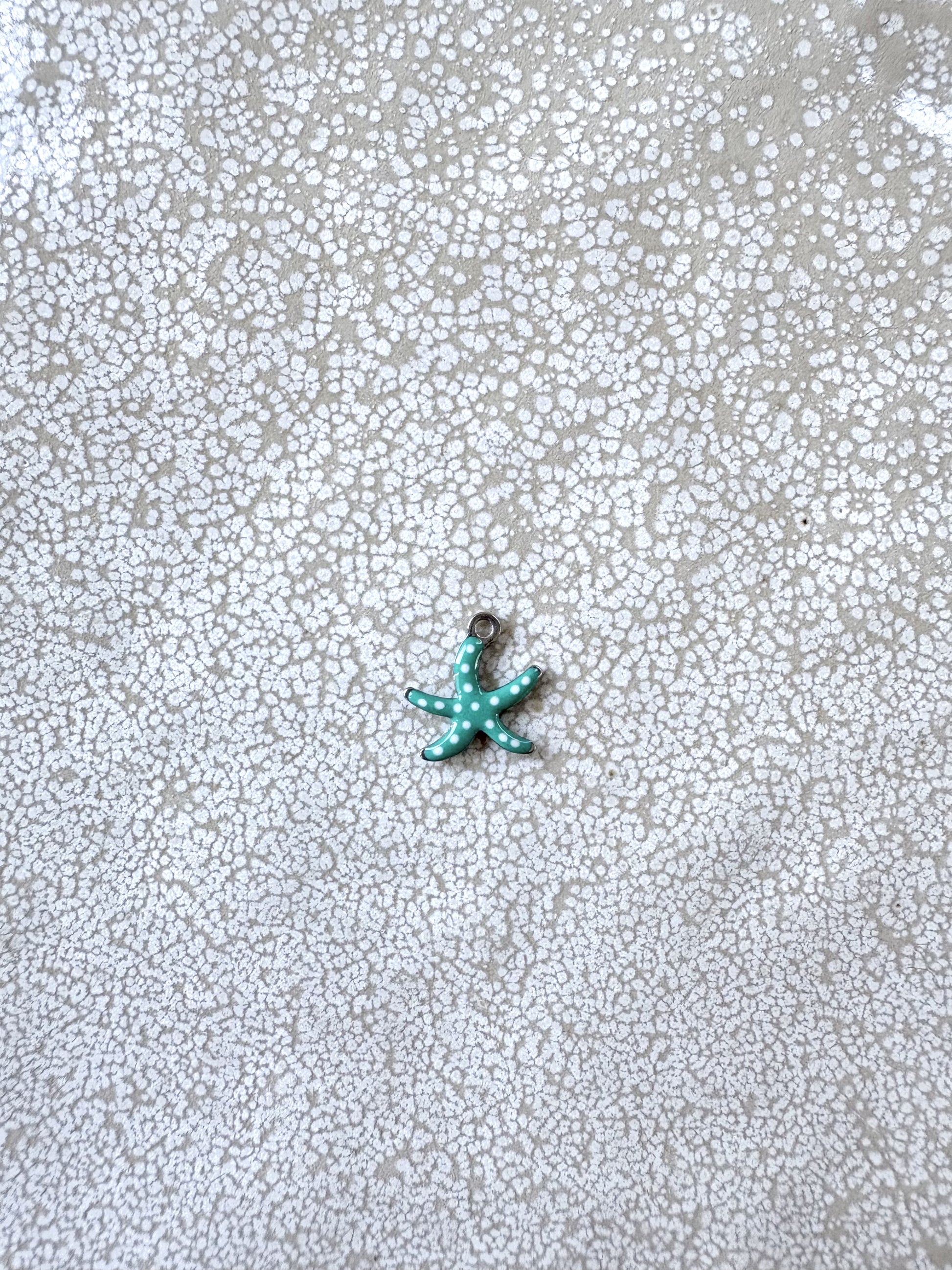 perlesetcreationbijoux - breloque émaillée étoile de mer, base en acier inoxydable 304 argenté de 10,5x10 mm, turquoise à pois blancs