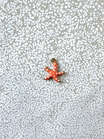 perlesetcreationbijoux - breloque émaillée étoile de mer, base en acier inoxydable 304 doré de 10,5x10 mm, orange à pois blancs