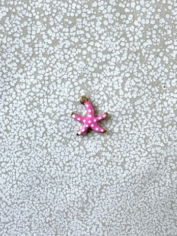 perlesetcreationbijoux - breloque émaillée étoile de mer, base en acier inoxydable 304 doré de 10,5x10 mm, rose fuchsia à pois blancs