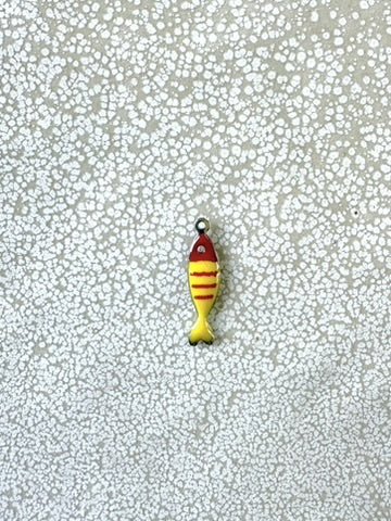 perlesetcreationbijoux - breloque émaillée poisson en acier inoxydable 304 argenté de 18x5 mm jaune et rouge