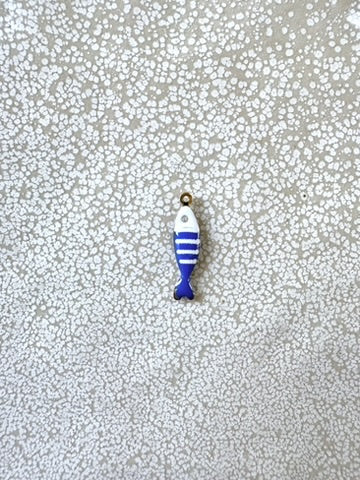 perlesetcreationbijoux - breloque poisson émaillée base en acier inoxydable 304 doré de 18x5 mm bleue