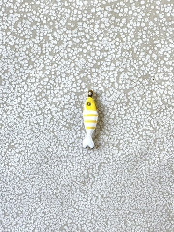 perlesetcreationbijoux - breloque poisson émaillée base en acier inoxydable 304 doré de 18x5 mm jaune