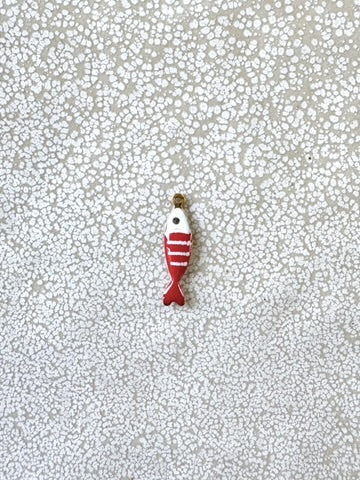 perlesetcreationbijoux - breloque poisson émaillée base en acier inoxydable 304 doré de 18x5 mm rouge