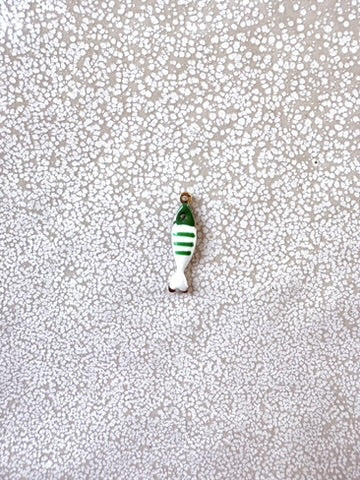 perlesetcreationbijoux - breloque poisson émaillée base en acier inoxydable 304 doré de 18x5 mm verte