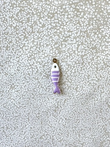 perlesetcreationbijoux - breloque poisson émaillée base en acier inoxydable 304 doré de 18x5 mm violette