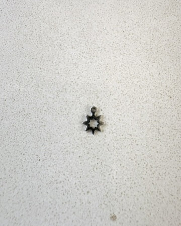 perlesetcreationbijoux - breloque étoile ajourée en acier inoxydable 304 argentée de 8x6 mm