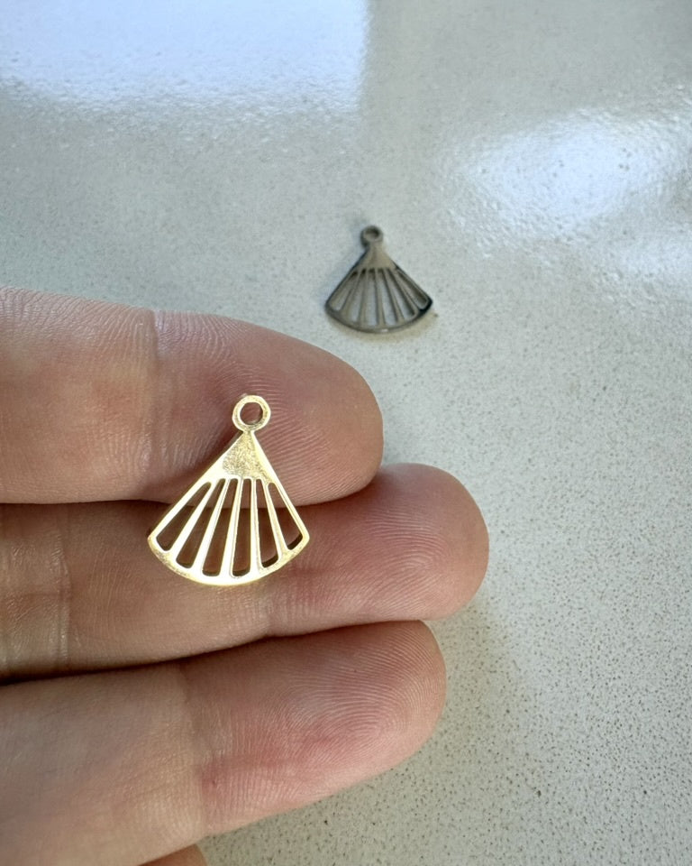 perlesetcreationbijoux - breloques éventail en acier inoxydable doré ou argenté