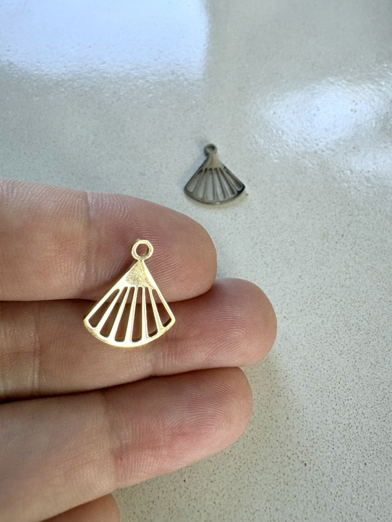 perlesetcreationbijoux - breloques éventail en acier inoxydable doré ou argenté