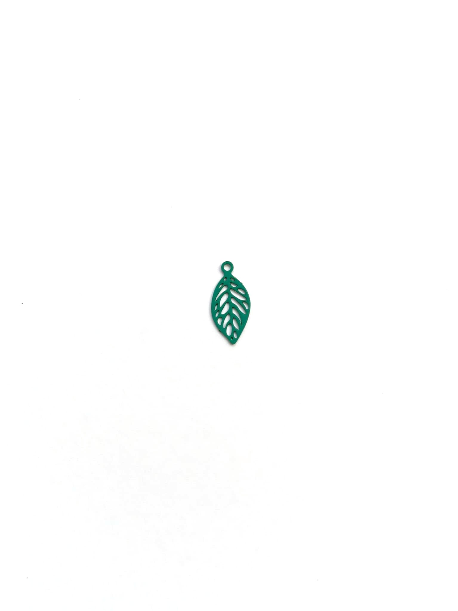 perlesetcreationbijoux - breloque filigrane feuille en métal de 11x5 mm vert turquoise