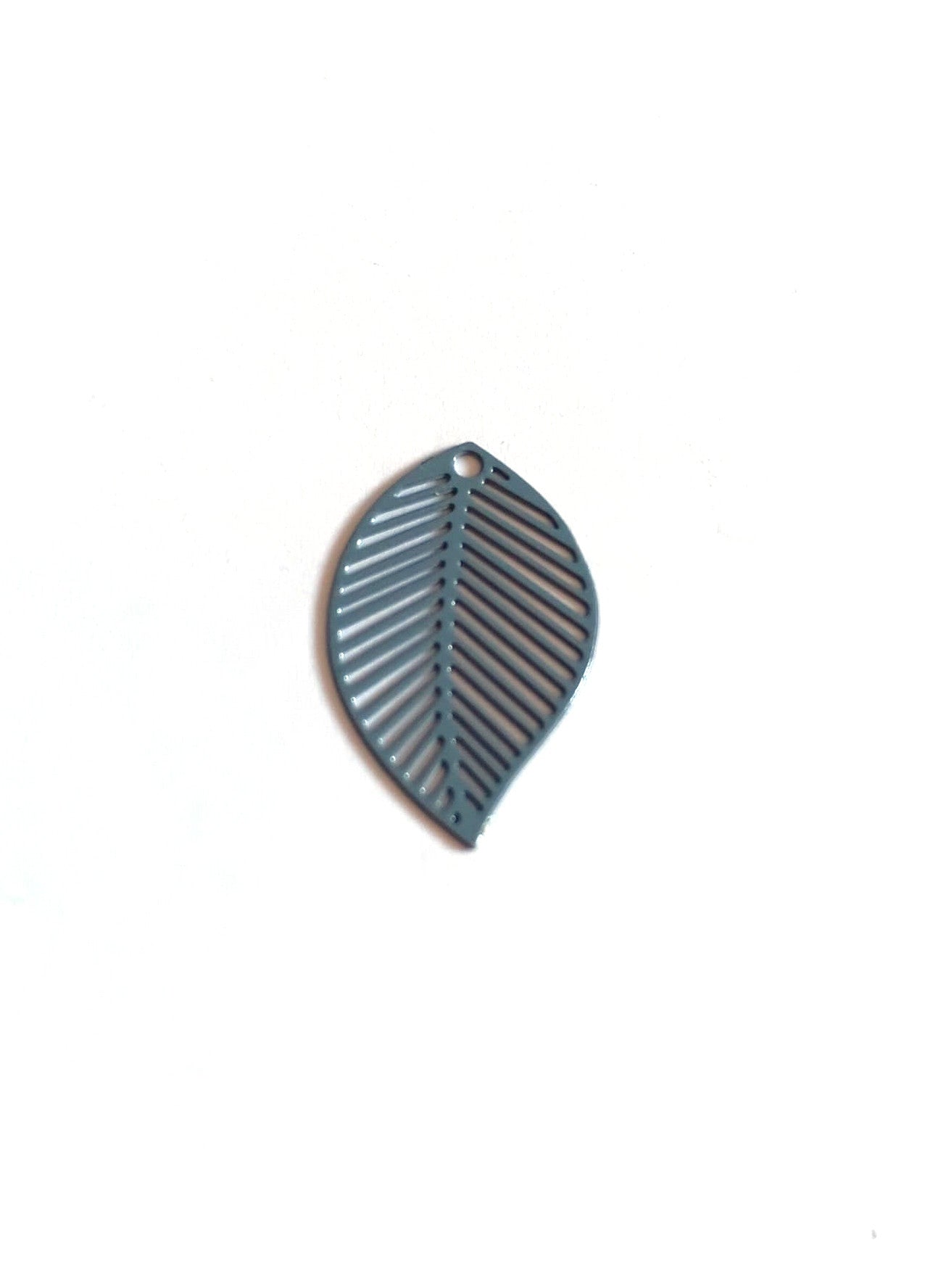 perlesetcreationbijoux-breloque-filigrane-feuille-22x13mm-gris