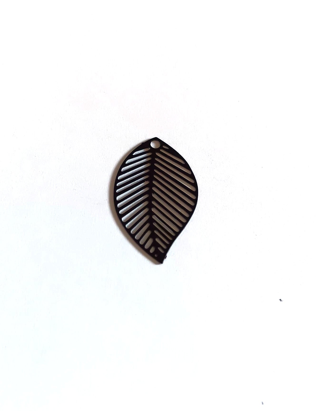 perlesetcreationbijoux-breloque-filigrane-feuille-22x13mm-noir