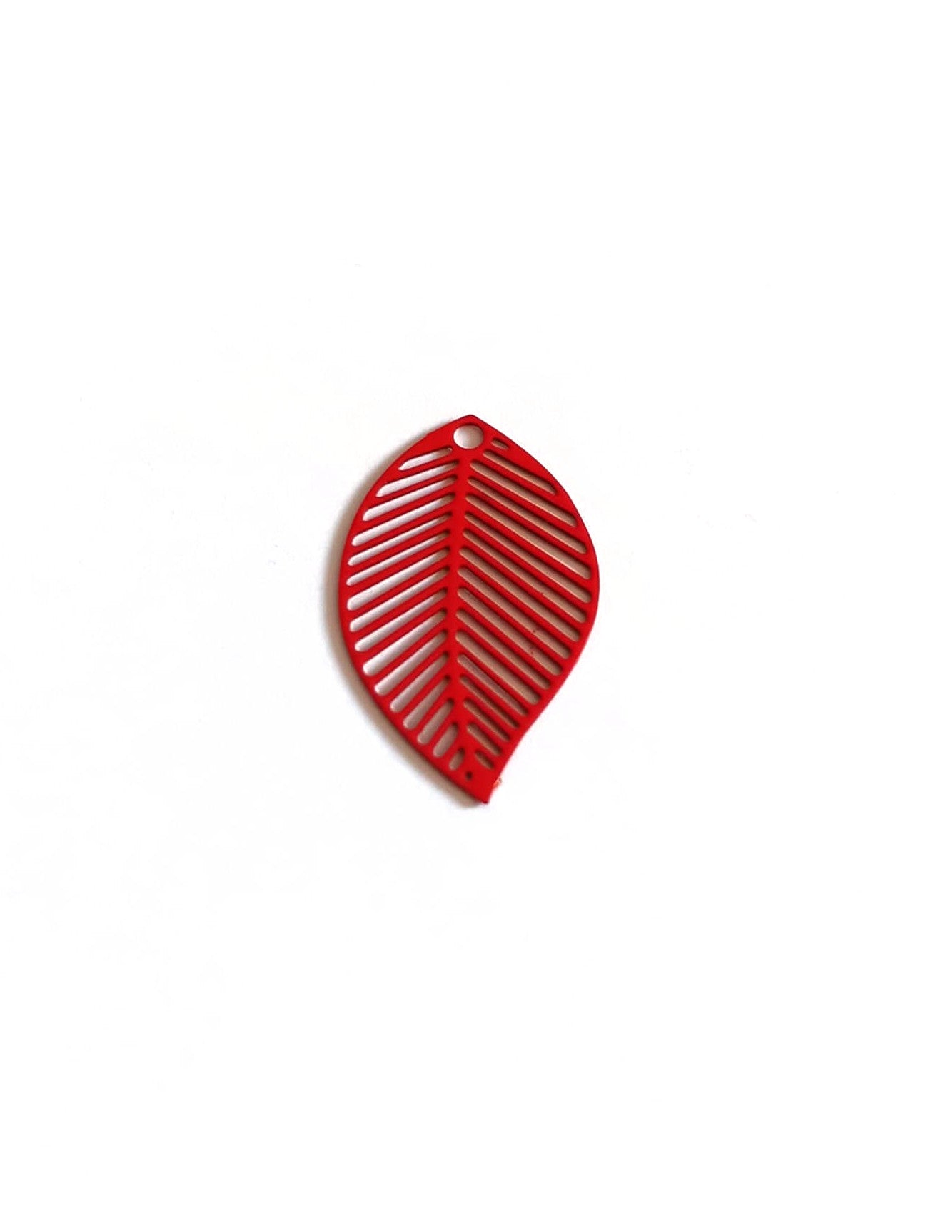 perlesetcreationbijoux-breloque-filigrane-feuille-22x13mm-rouge