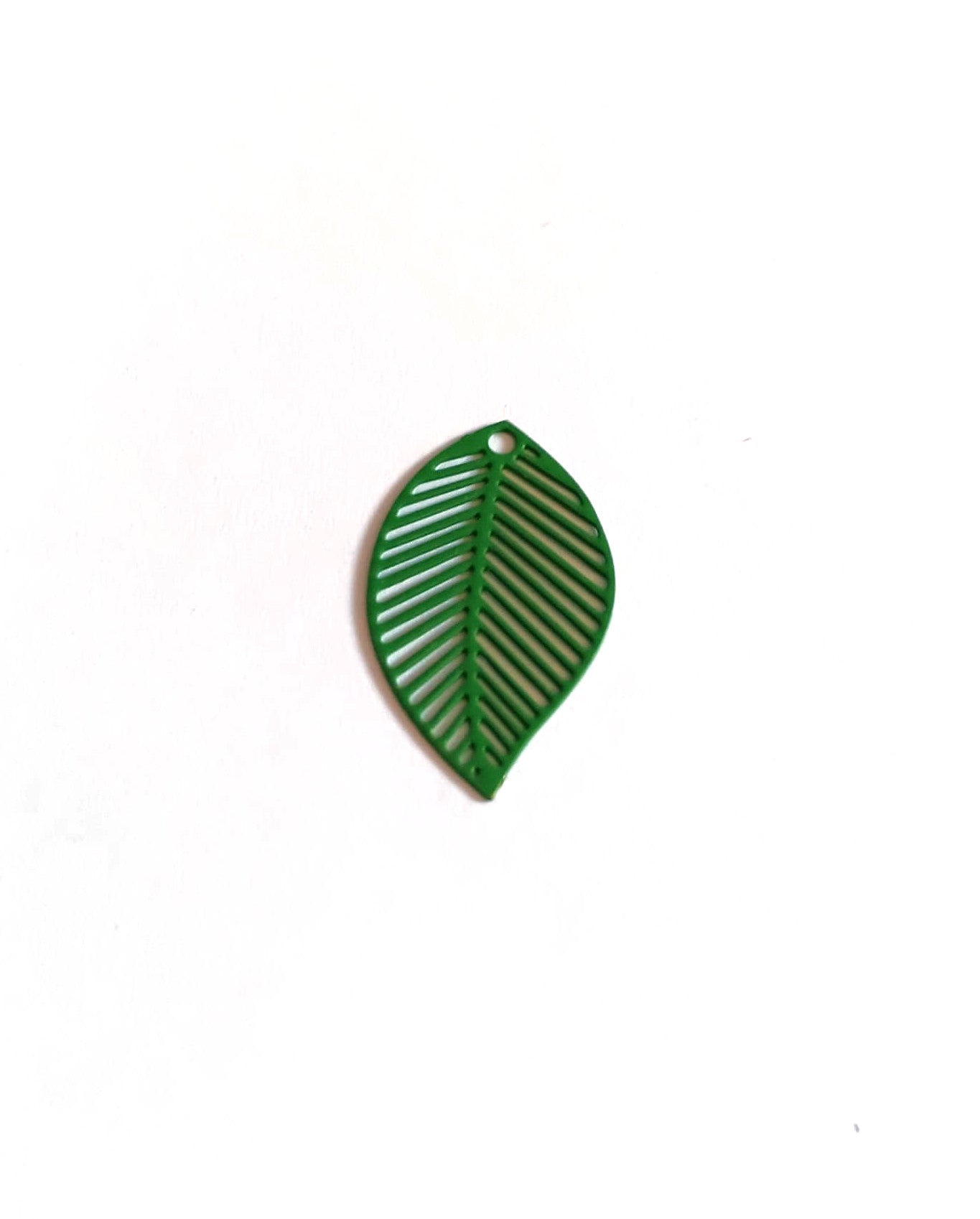 perlesetcreationbijoux-breloque-filigrane-feuille-22x13mm-verte