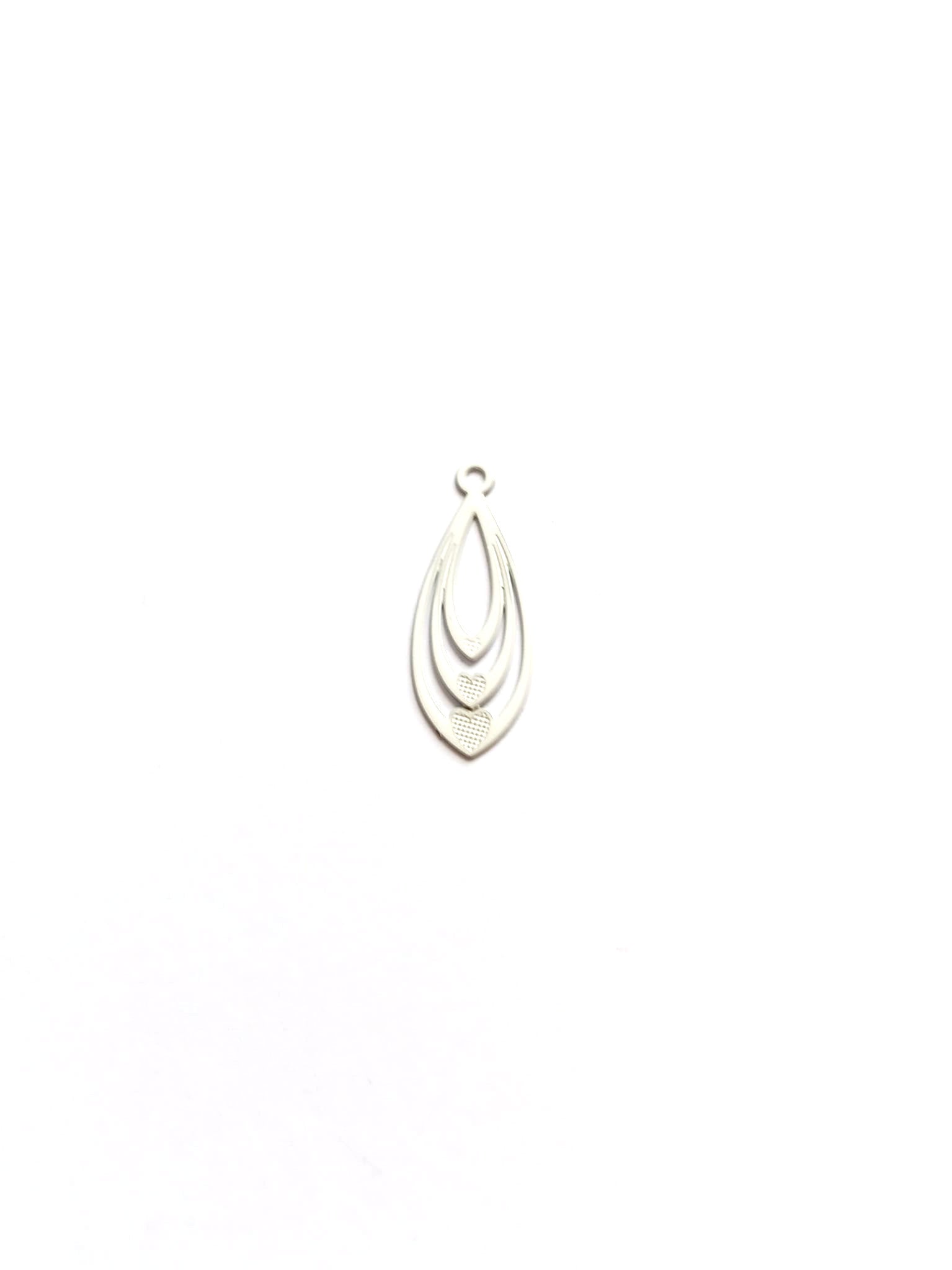 perlesetcreationbijoux-breloque-filigrane-goutte-19x7mm-blanc