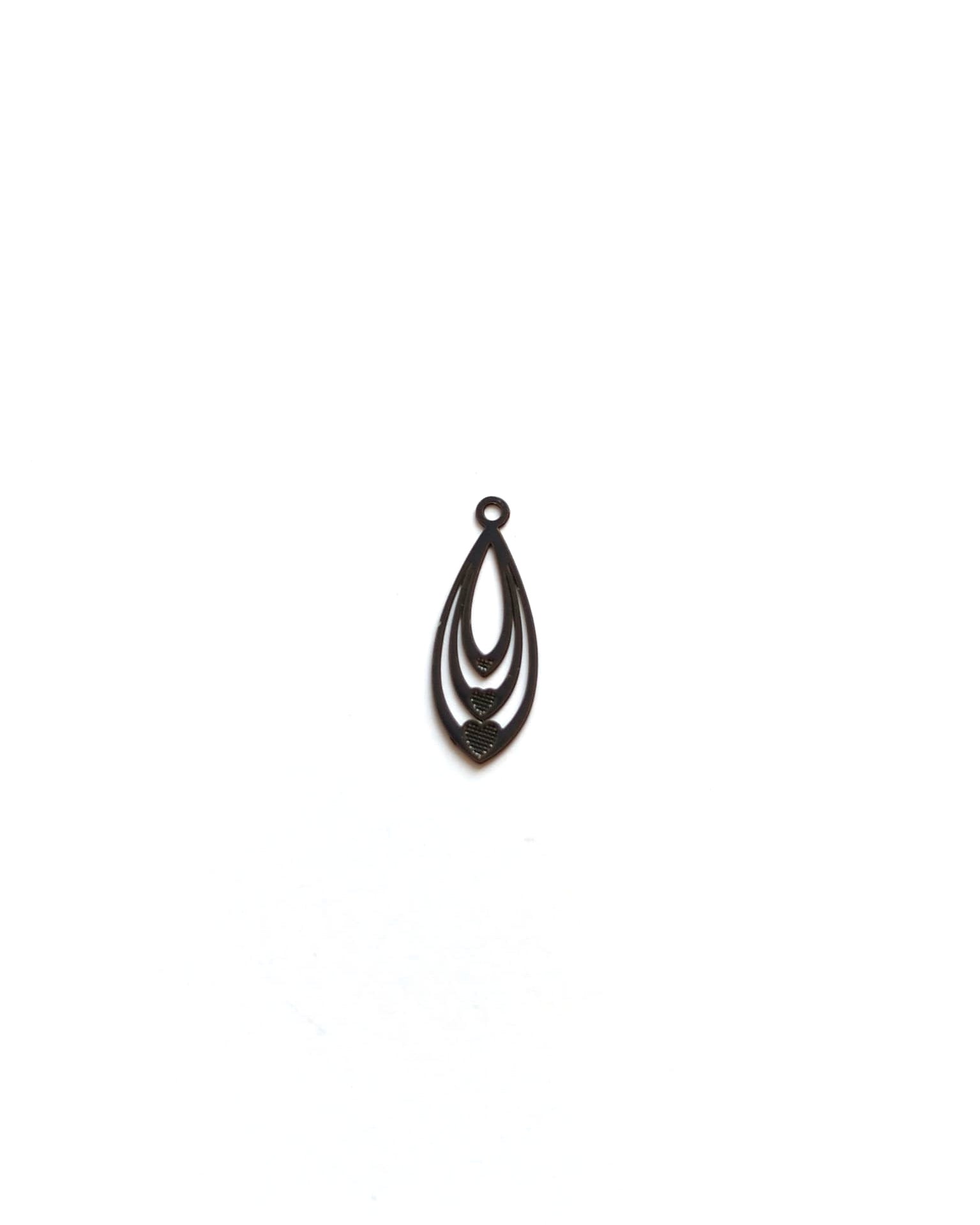perlesetcreationbijoux-breloque-filigrane-goutte-19x7mm-bleu-marine